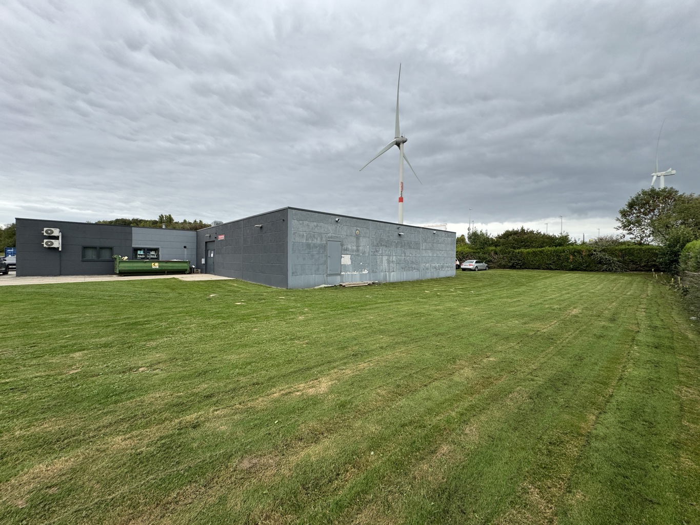 FOR SALE - Villers-le-Bouillet - Semi-industrial hall 