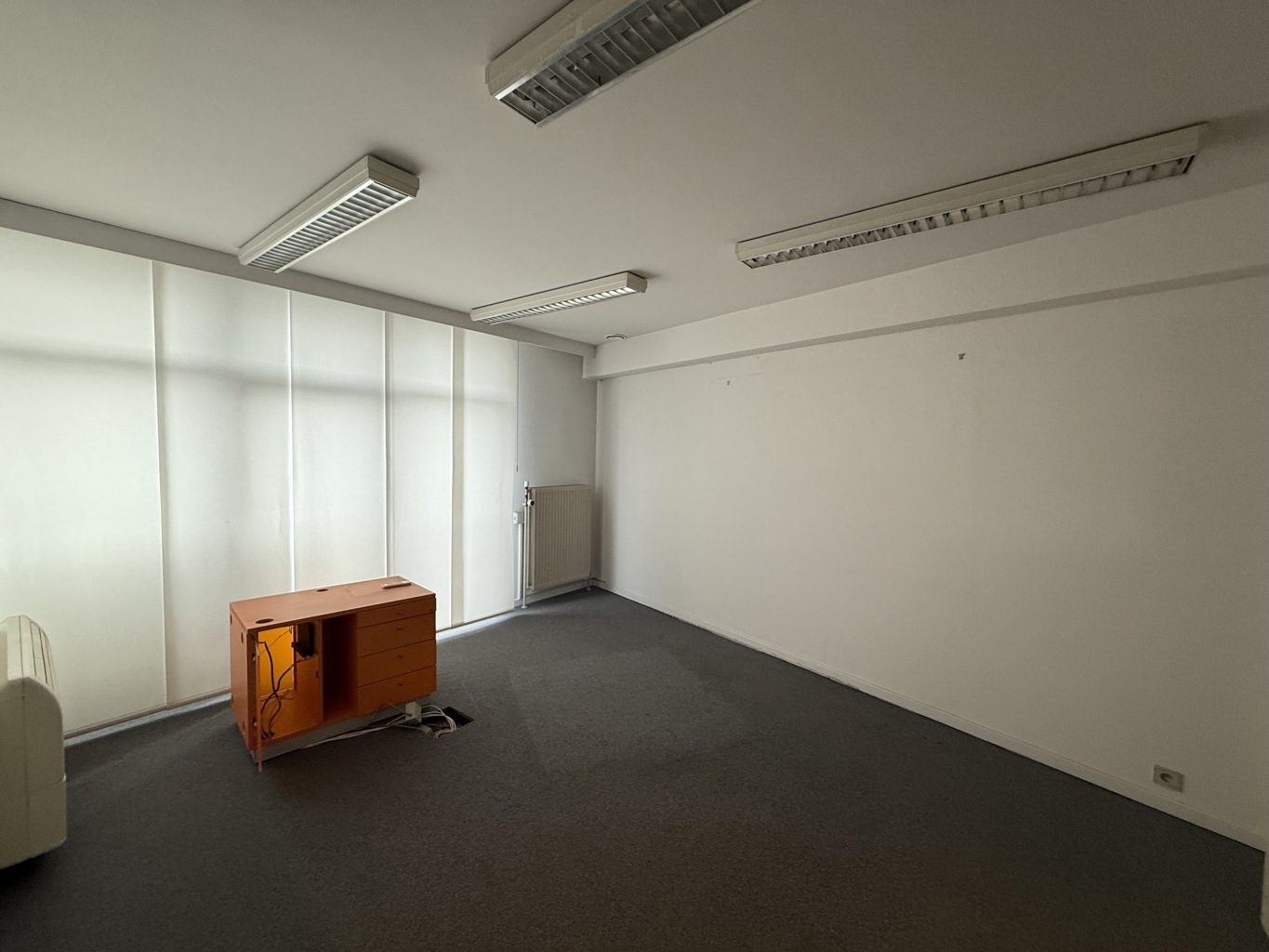 TE KOOP - COMMERCIEEL GEBOUW/ KANTOOR - DIEGEM