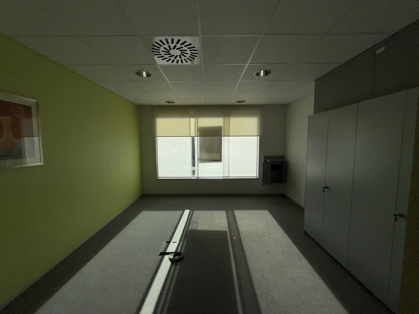 TE KOOP - KANTOOR GEBOUW + APPARTEMENT - MEULEBEKE