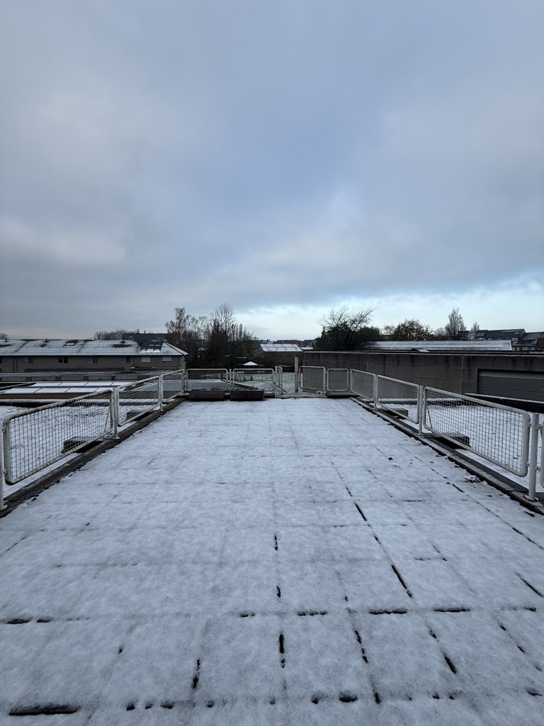 TE KOOP - KANTOOR GEBOUW + APPARTEMENT - MEULEBEKE