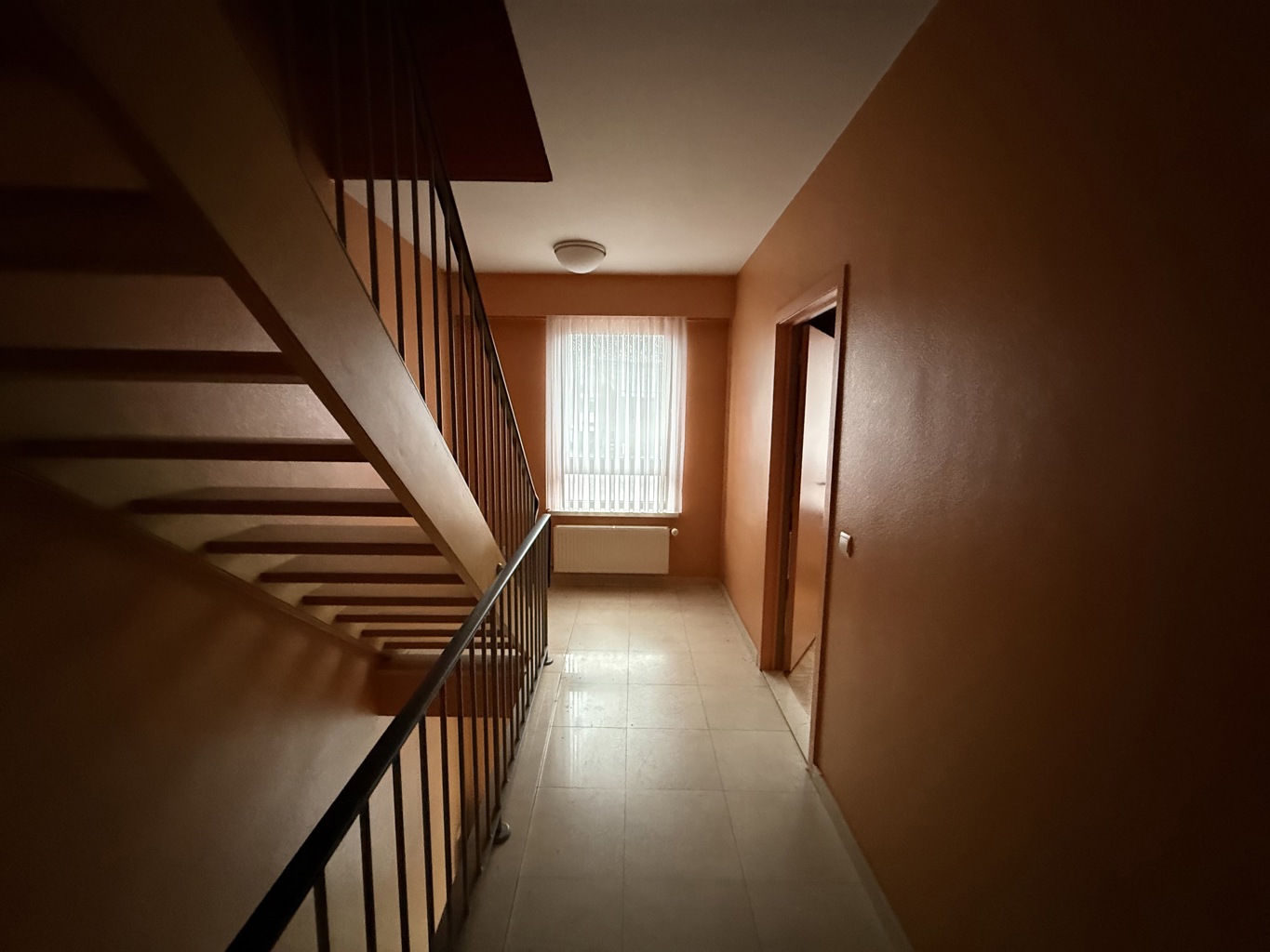 TE KOOP - KANTOOR GEBOUW + APPARTEMENT - MEULEBEKE