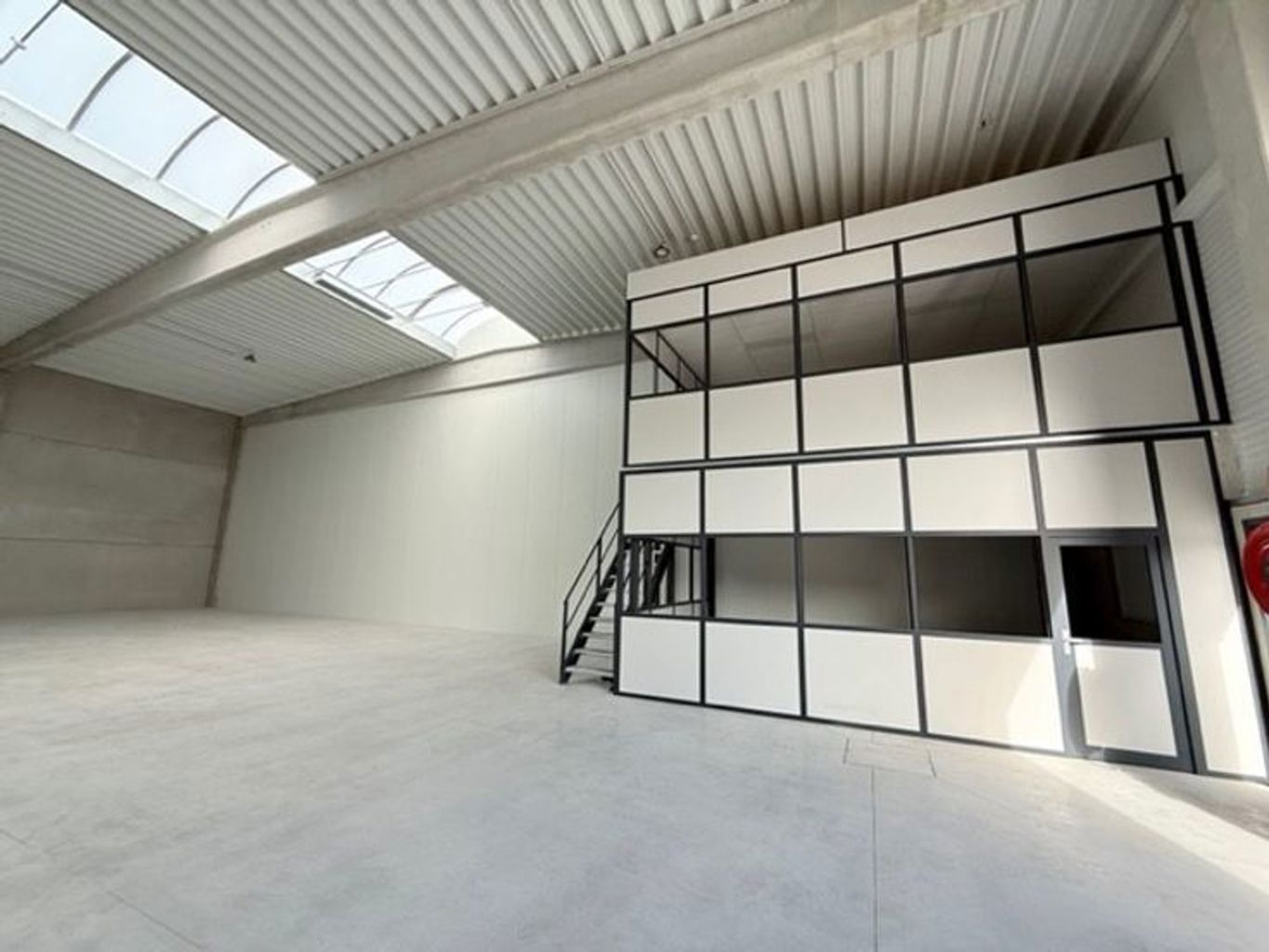 Industrial building for rent <br> 6041 - Charleroi Gosselies