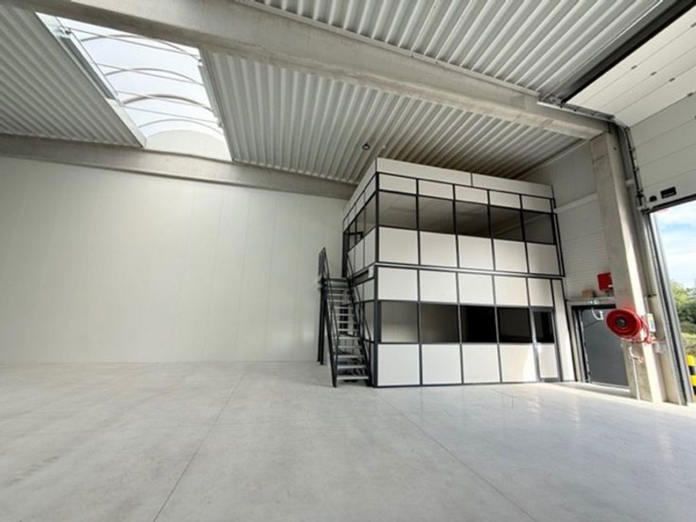 Industrial building for rent <br> 6041 - Charleroi Gosselies