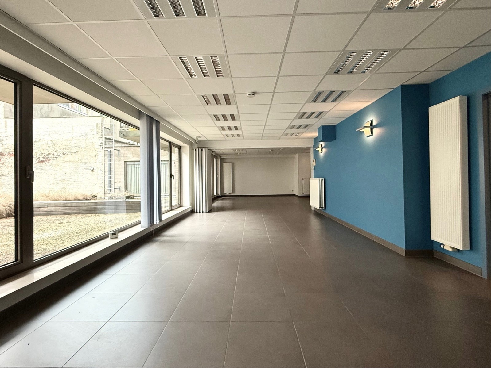 GELIJKVLOERS KANTOOR 200m²