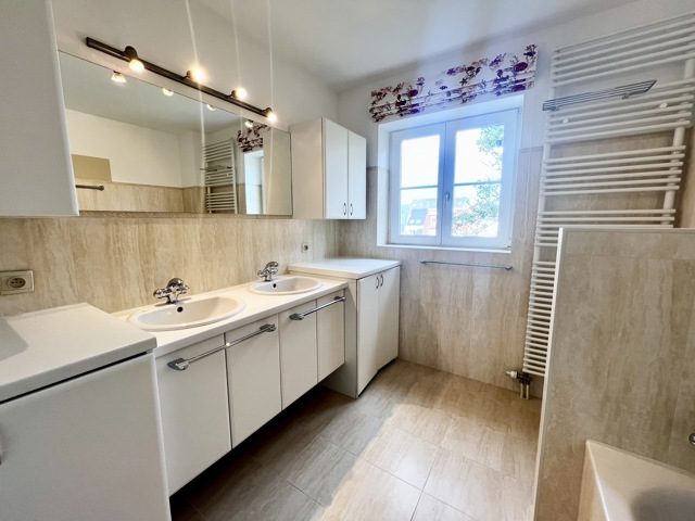 Flat - for rent - 1300 