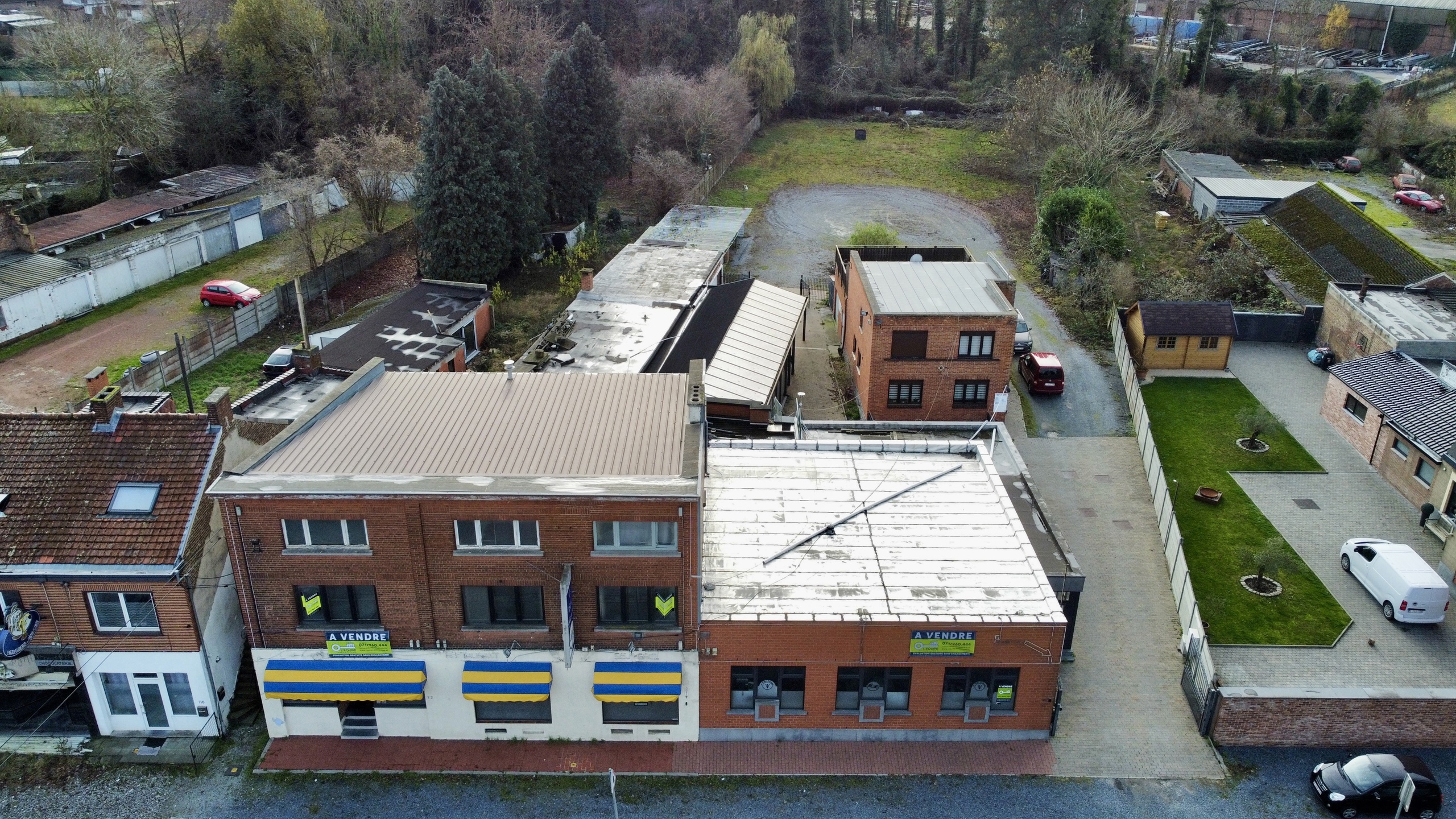 Complexe immobilier: salle de réception, maison, appartement