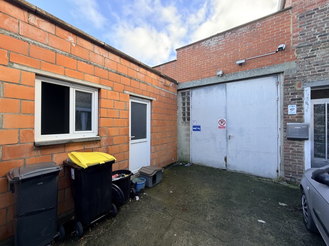 Entrepôt sécurisé + bureau
