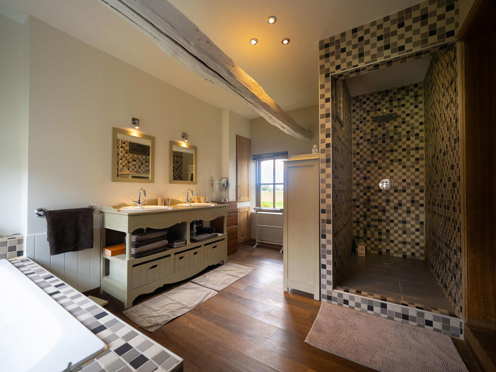 Fermette rénovée offrant une expérience de vie incomparable