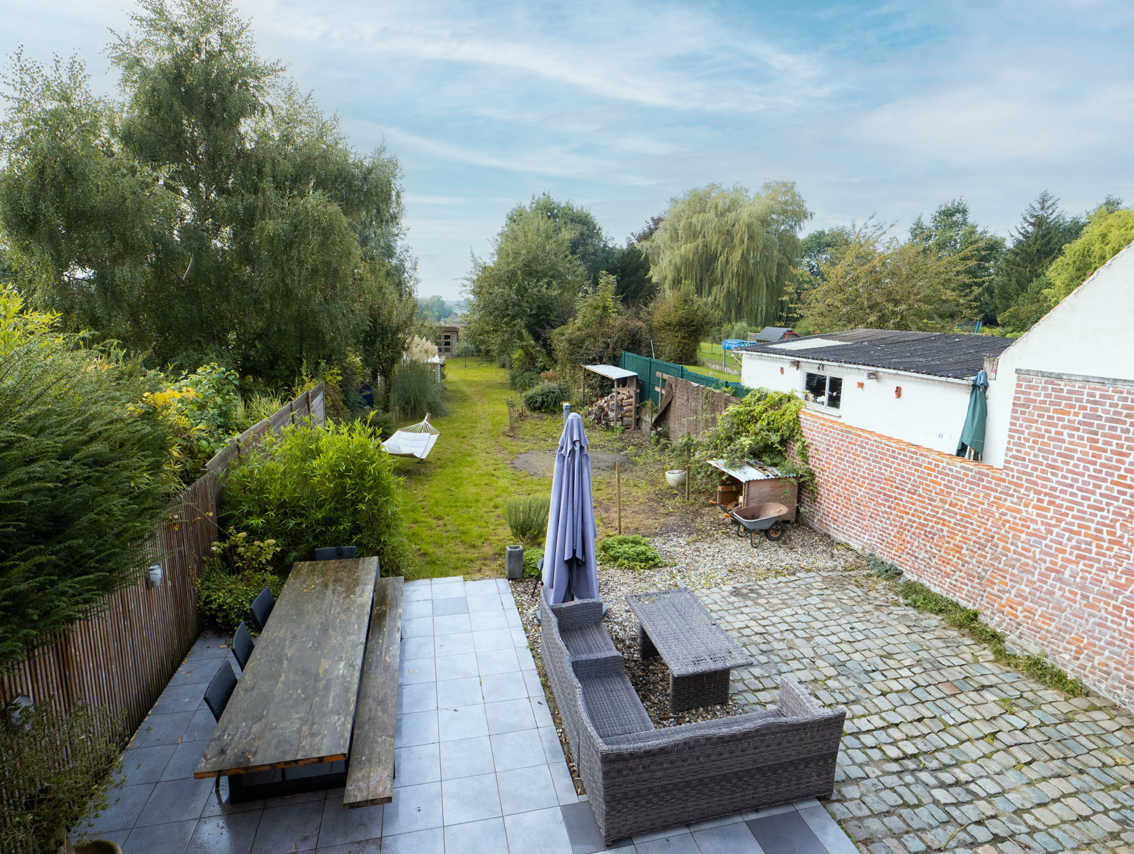 Maison rénovée, 4 chambres, aux allures de loft avec jardin