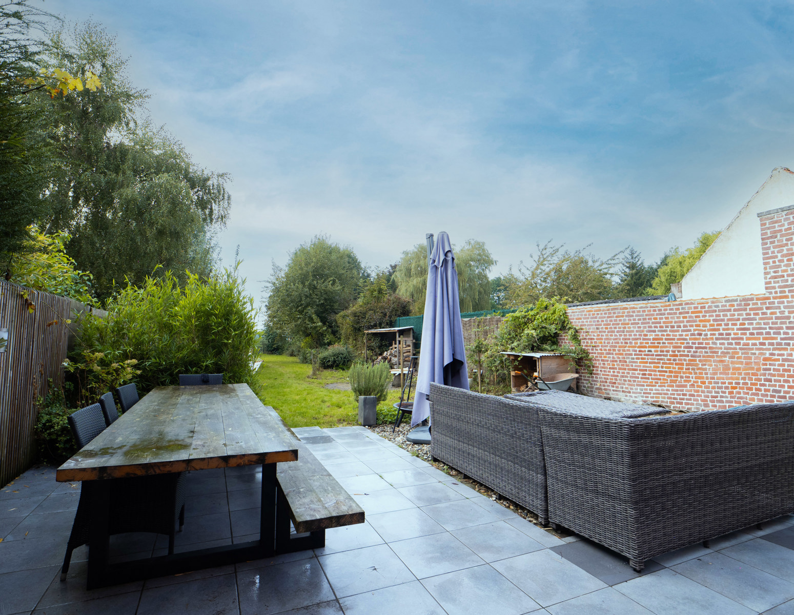 Maison rénovée, 4 chambres, aux allures de loft avec jardin