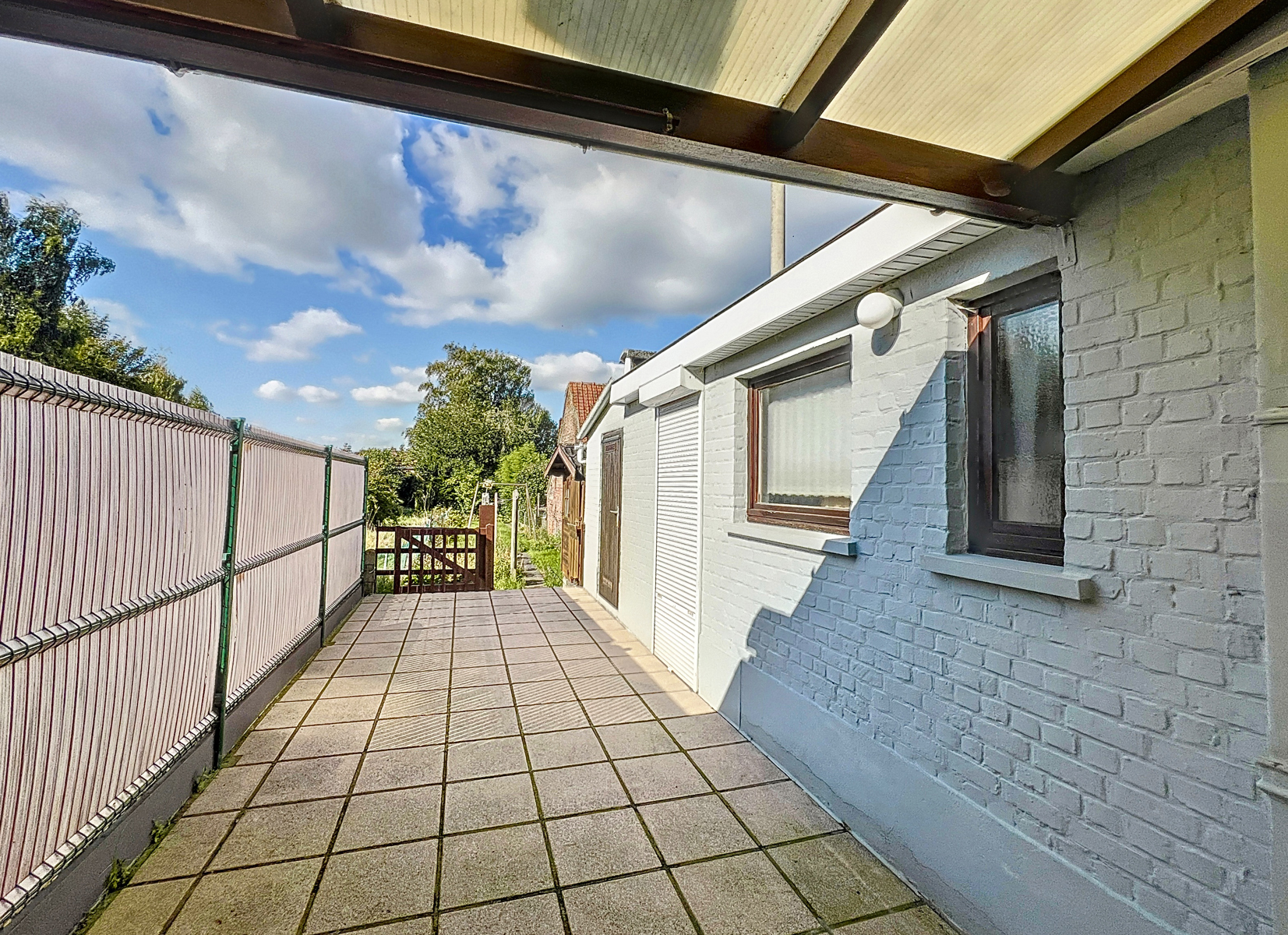 Charmante maison mitoyenne située dans un quartier calme 