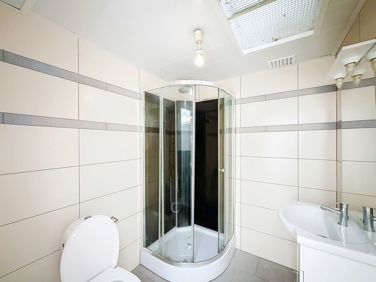 Maison 2 chambres avec jardin dans une rue paisible