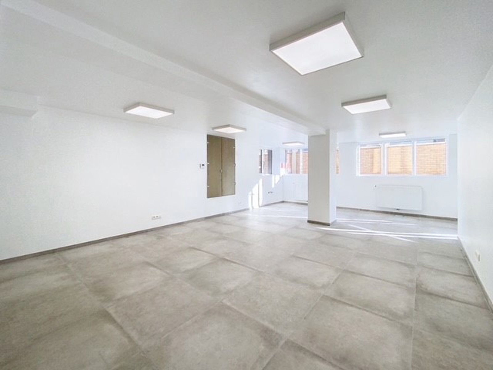 Bureaux spacieux et remis à neuf sur Tournai