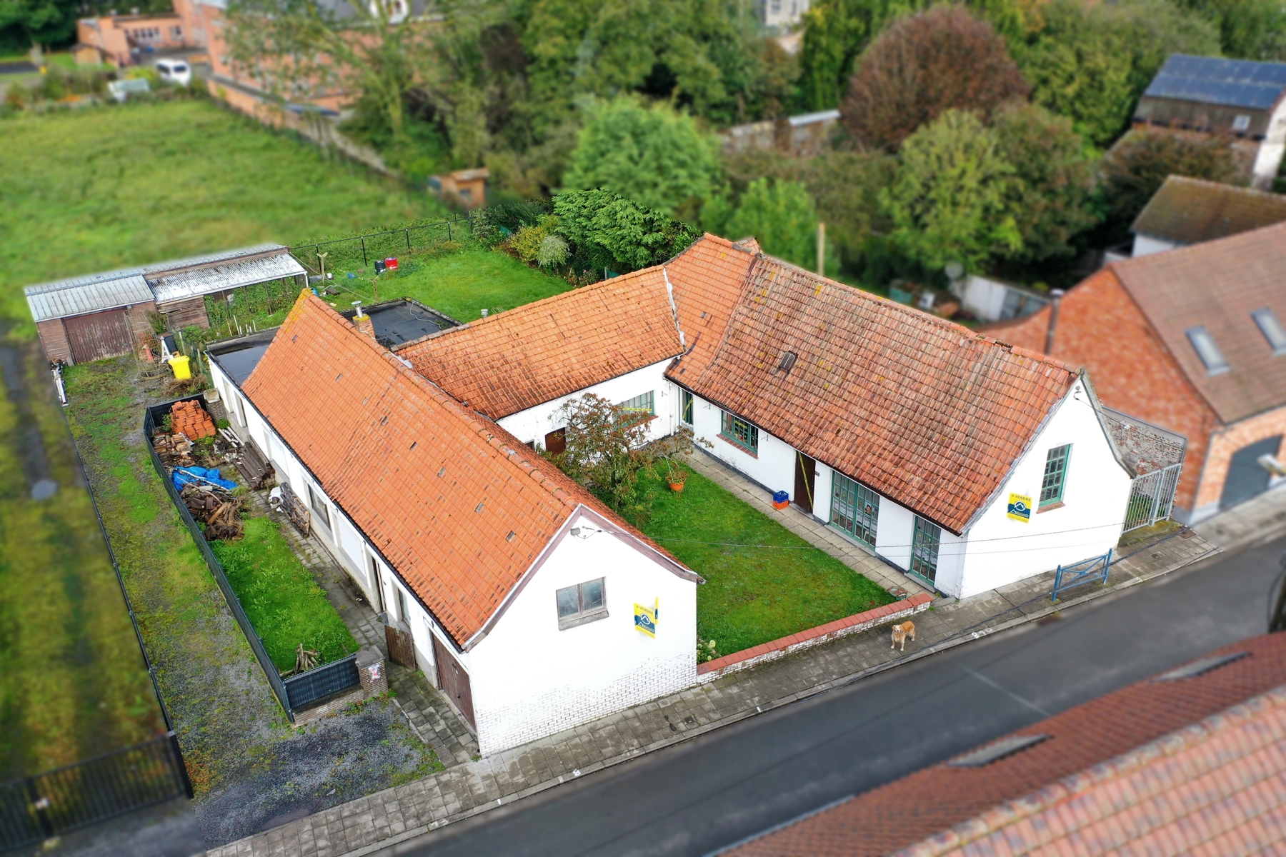 Fermette à rénover avec 4 chambres et 2 garages
