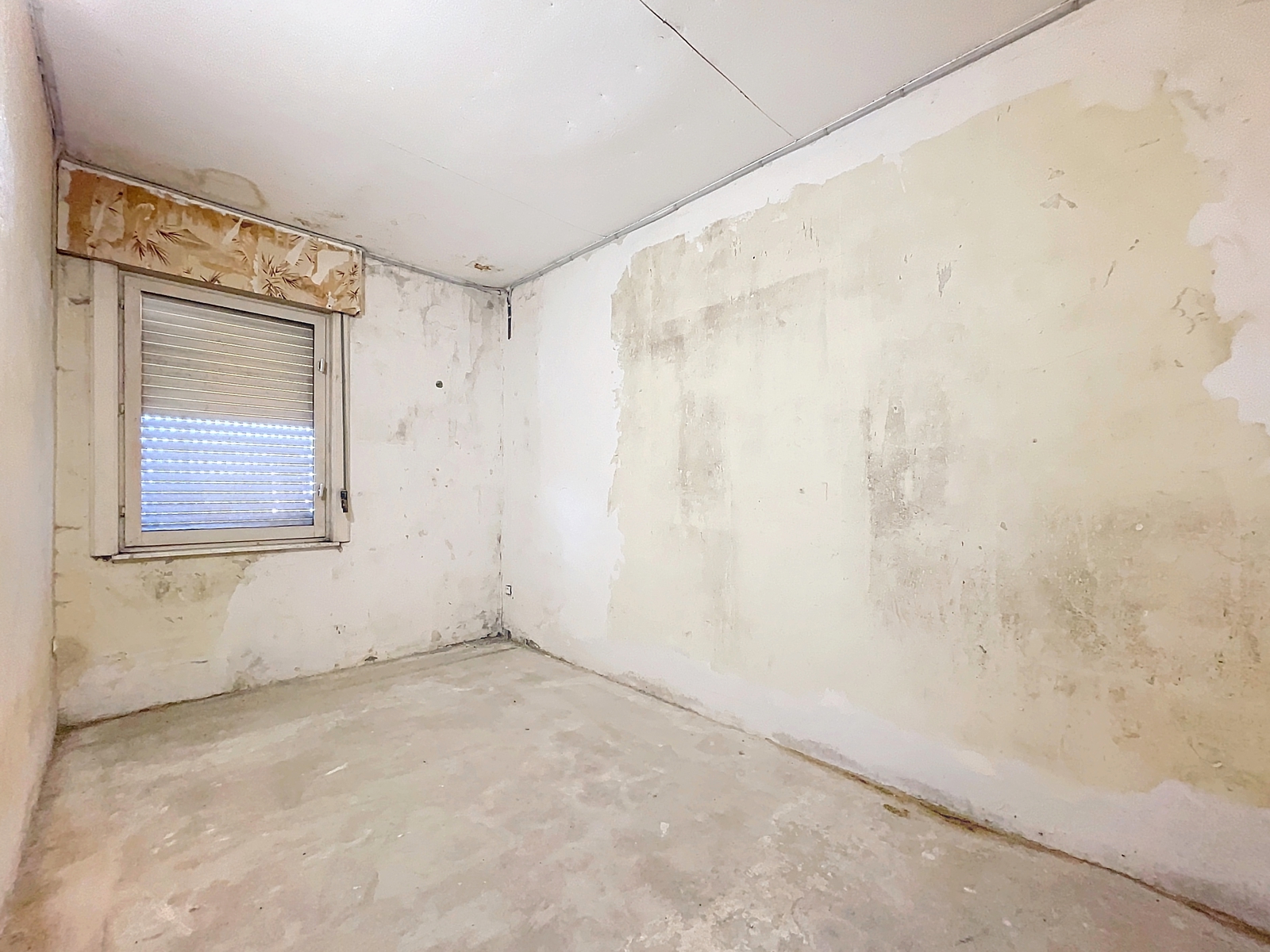 Fermette à rénover avec 4 chambres et 2 garages