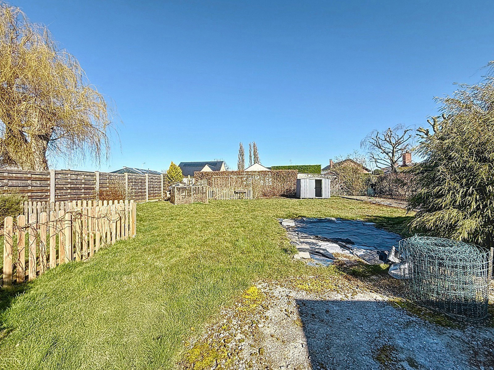 Villa de plain-pied, située proche de toutes commodités.