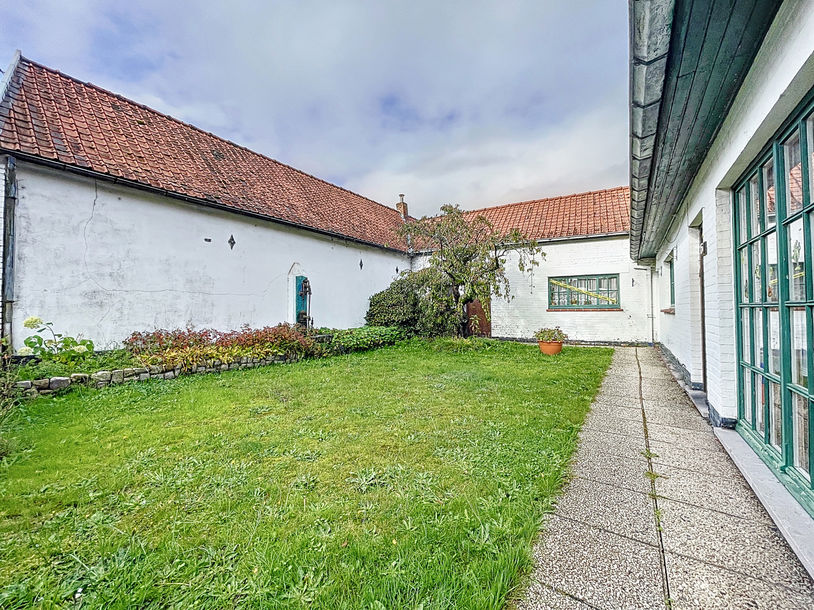 Fermette à rénover avec 4 chambres 