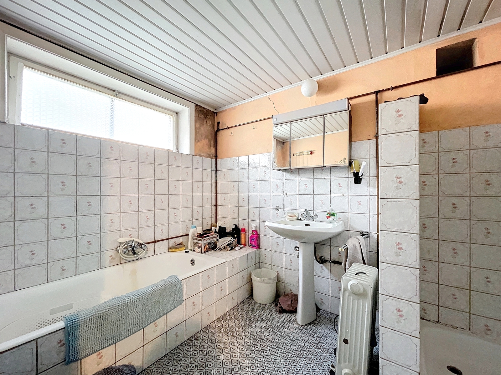 Fermette à rénover avec 4 chambres 