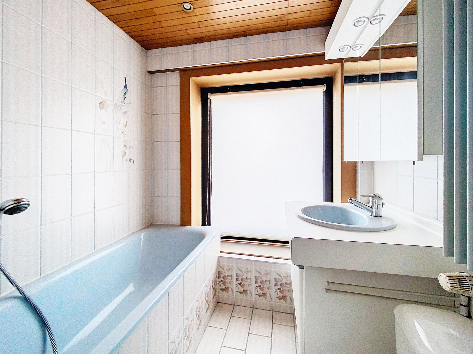 Maison de commerce avec jardin et espace habitation à Pecq