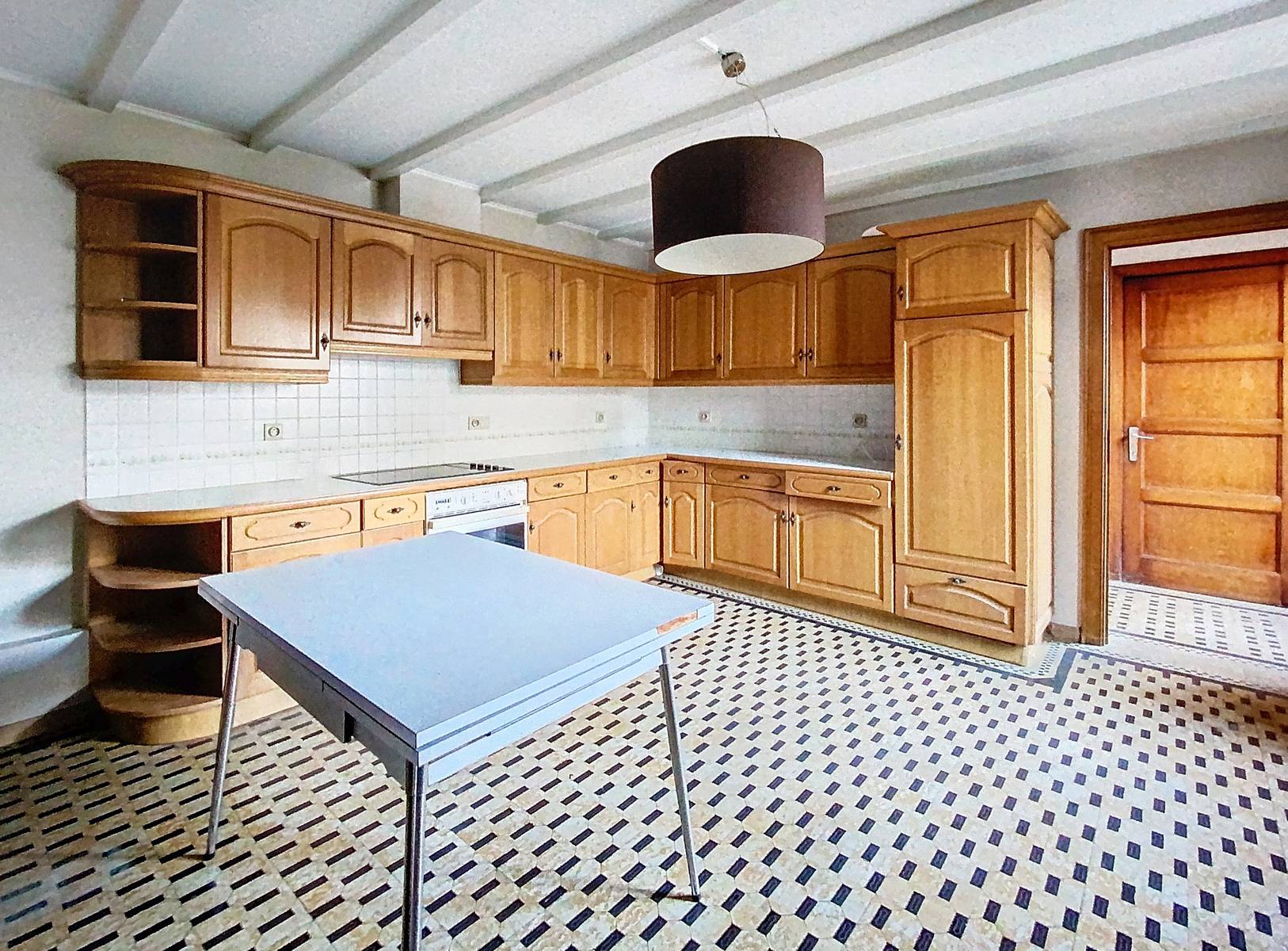 Maison de commerce avec jardin et espace habitation à Pecq