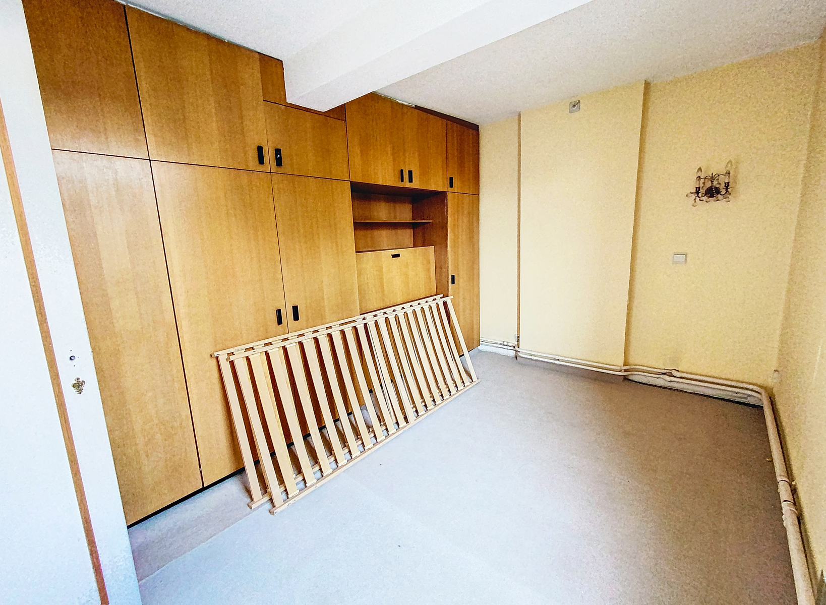 Maison de commerce avec jardin et espace habitation à Pecq