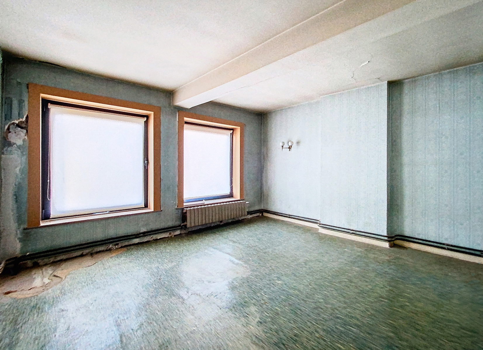 Maison de commerce avec jardin et espace habitation à Pecq