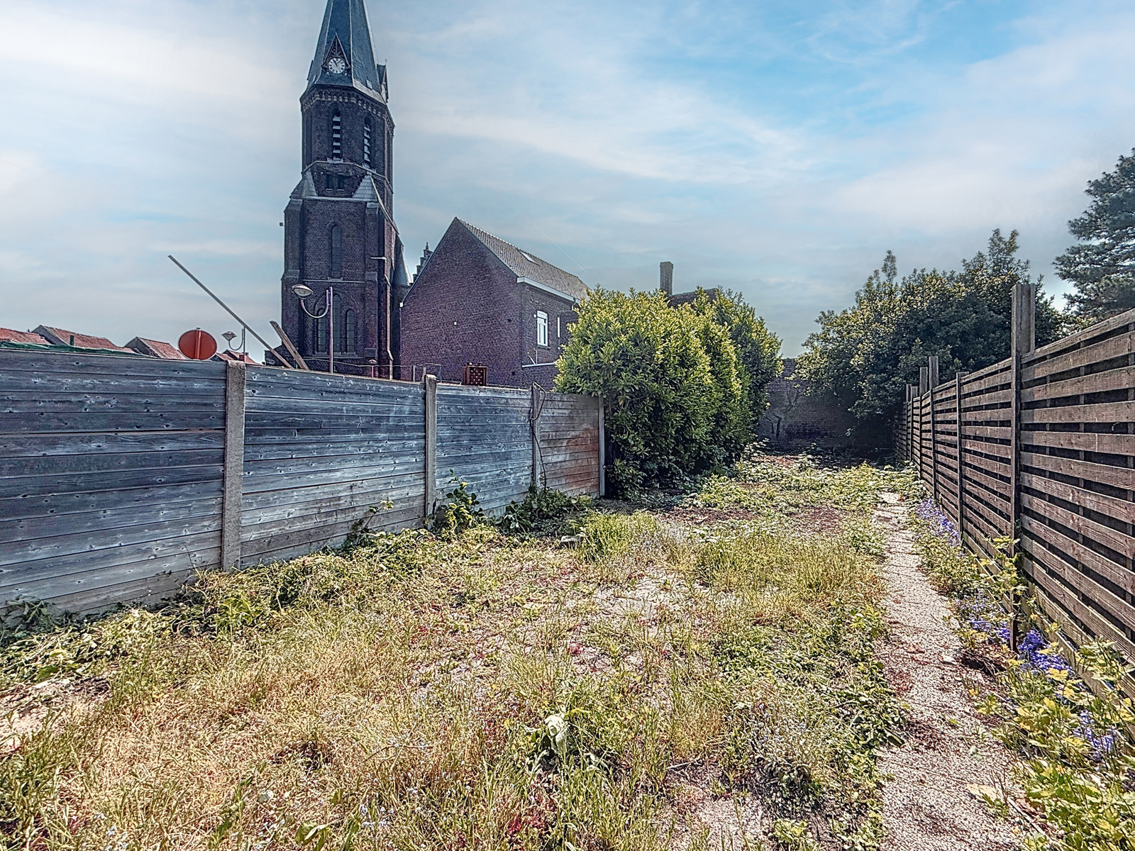 Maison à rénover située à Mouscron avec jardin 