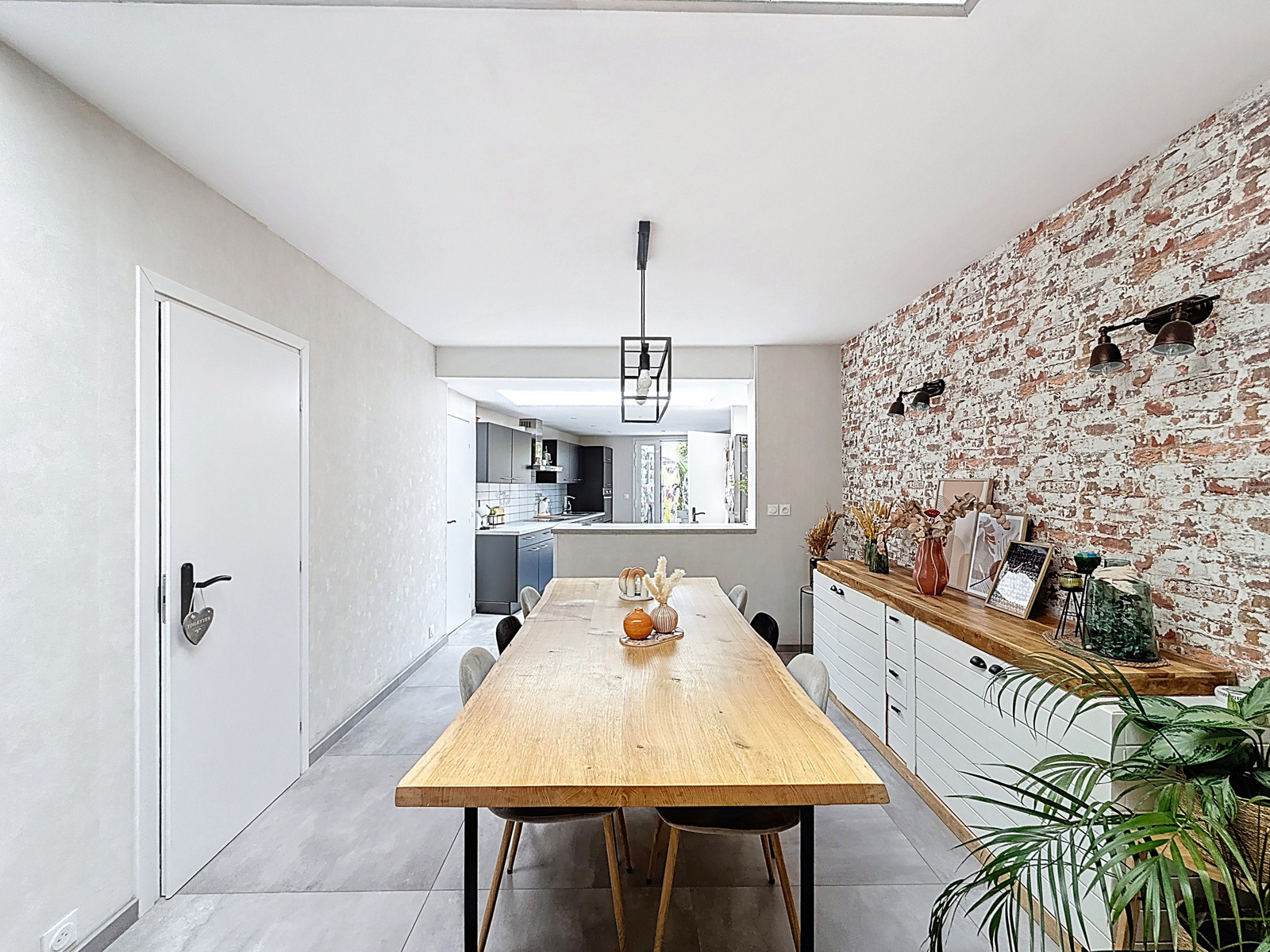 Maison entièrement rénovée, 3 chambres avec jardin