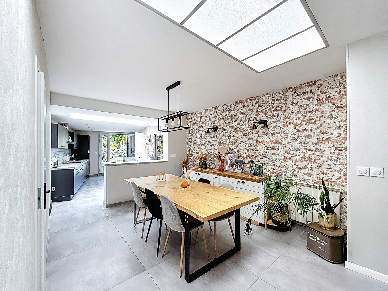 Maison entièrement rénovée, 3 chambres avec jardin