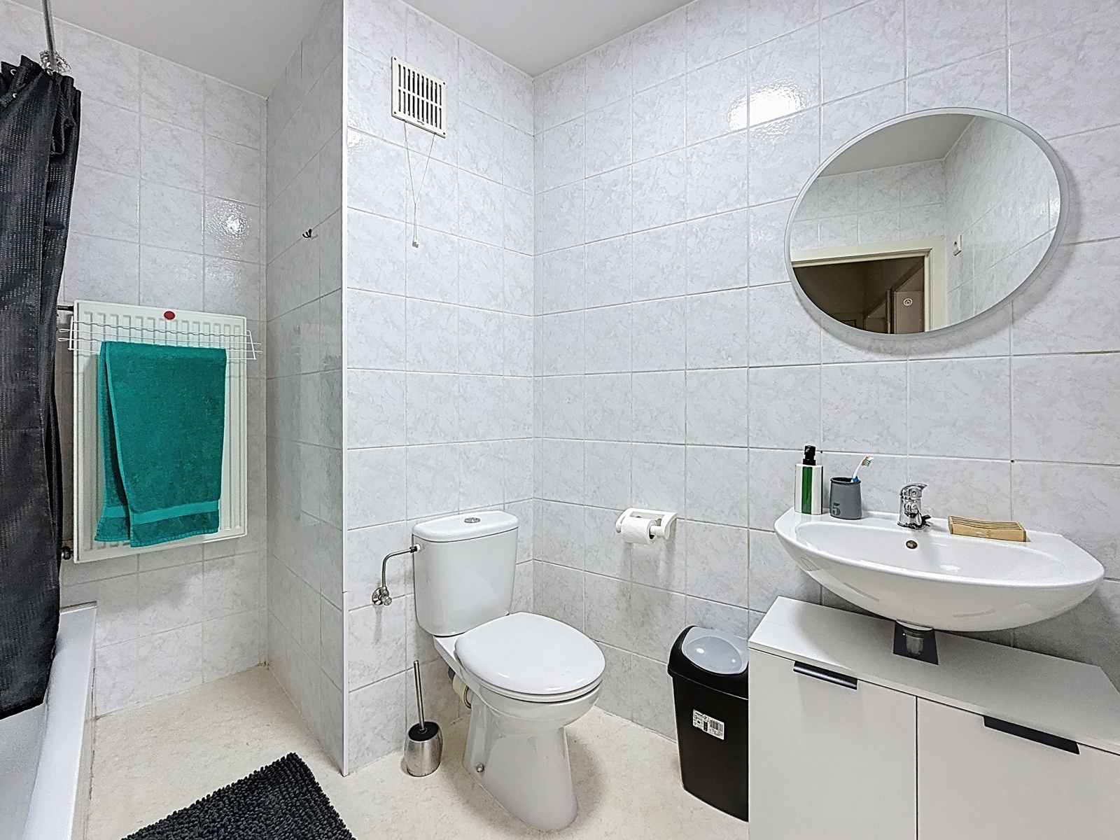 Appartement 2 ch. en centre-ville avec balcon et garage