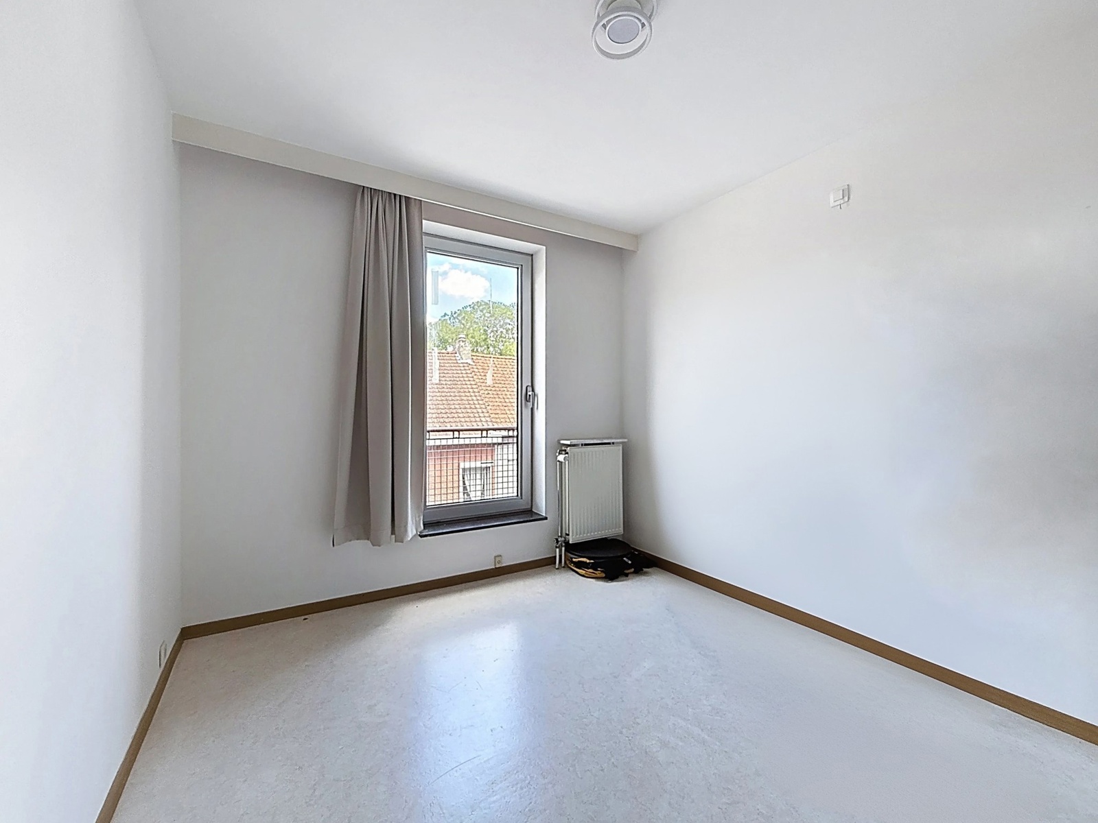 Appartement 2 ch. en centre-ville avec balcon et garage