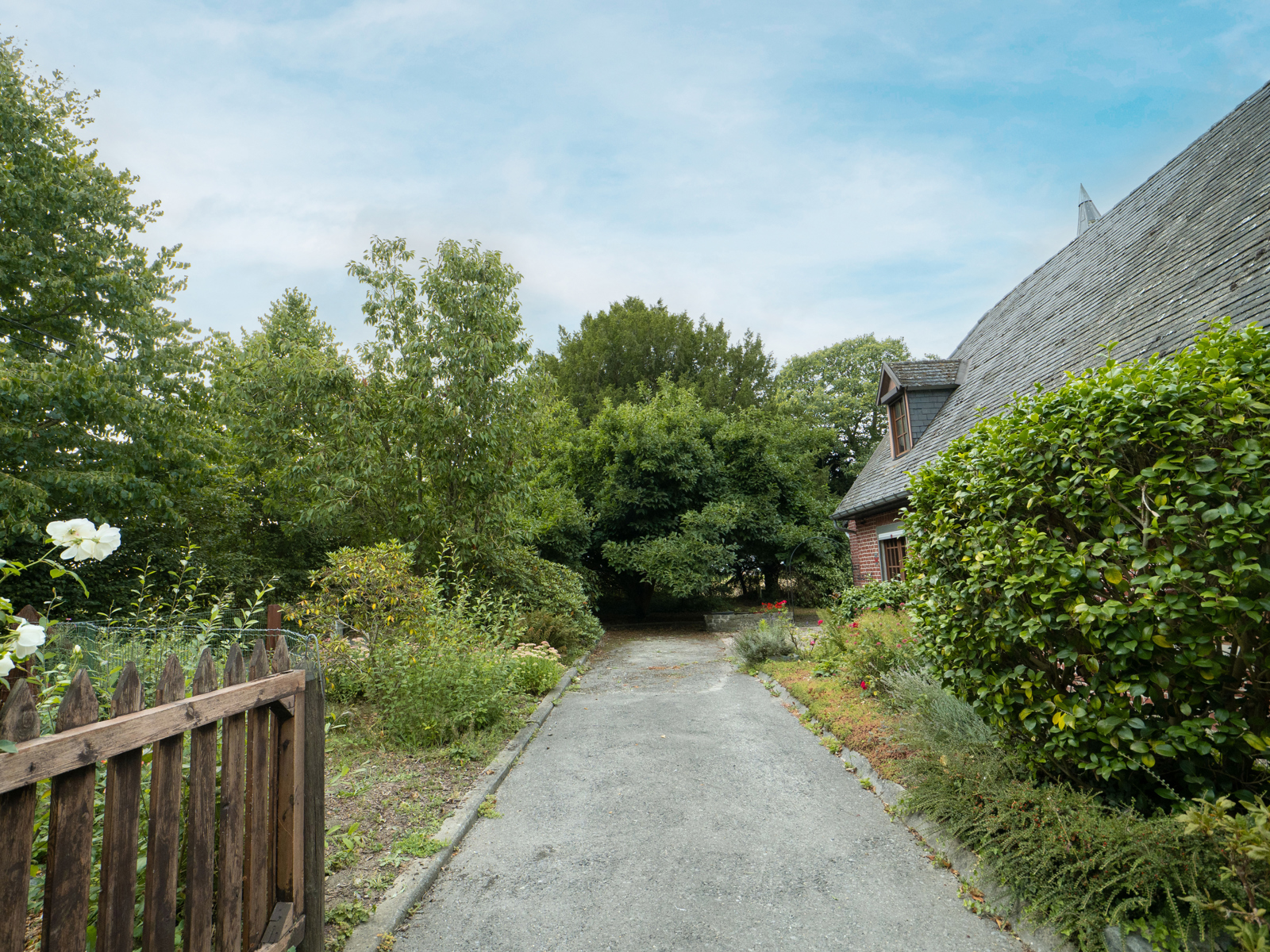Maison de style cottage à la campagne