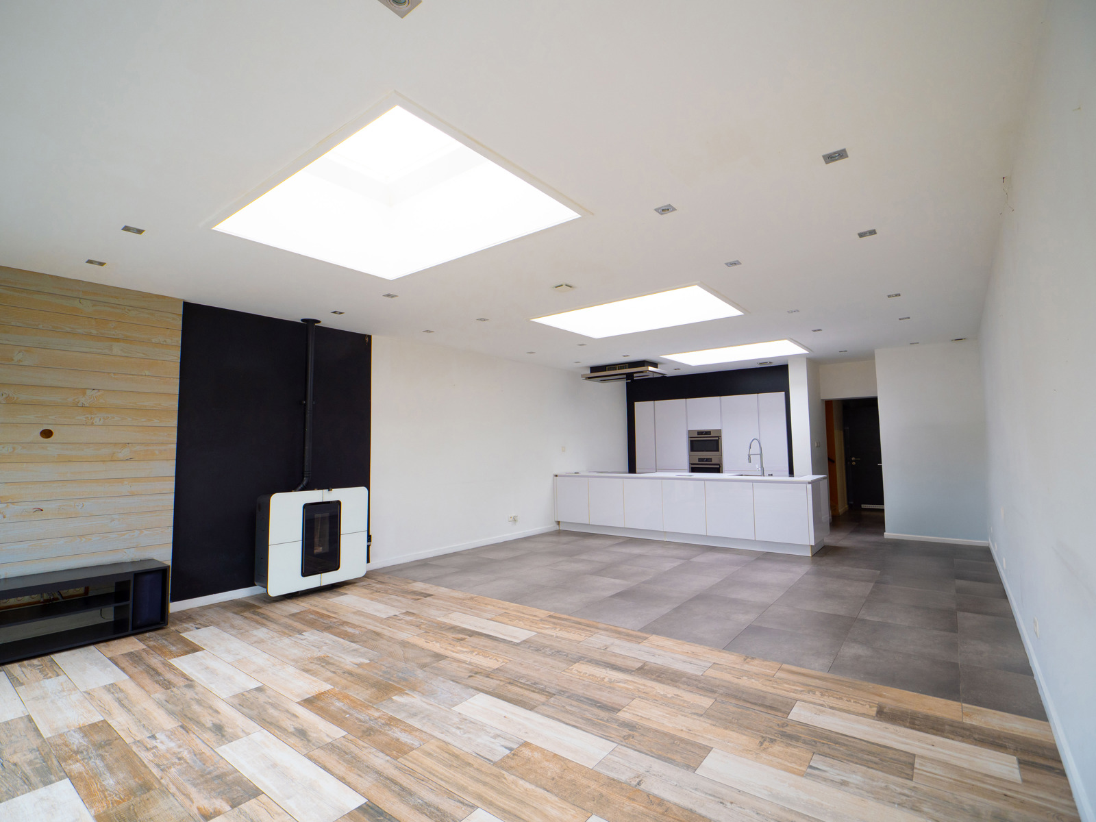 Maison 3 façades récente (2018) avec 4 chambres à Dottignies