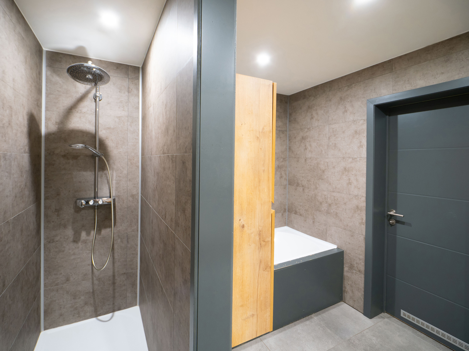 Maison 3 façades récente (2018) avec 4 chambres à Dottignies