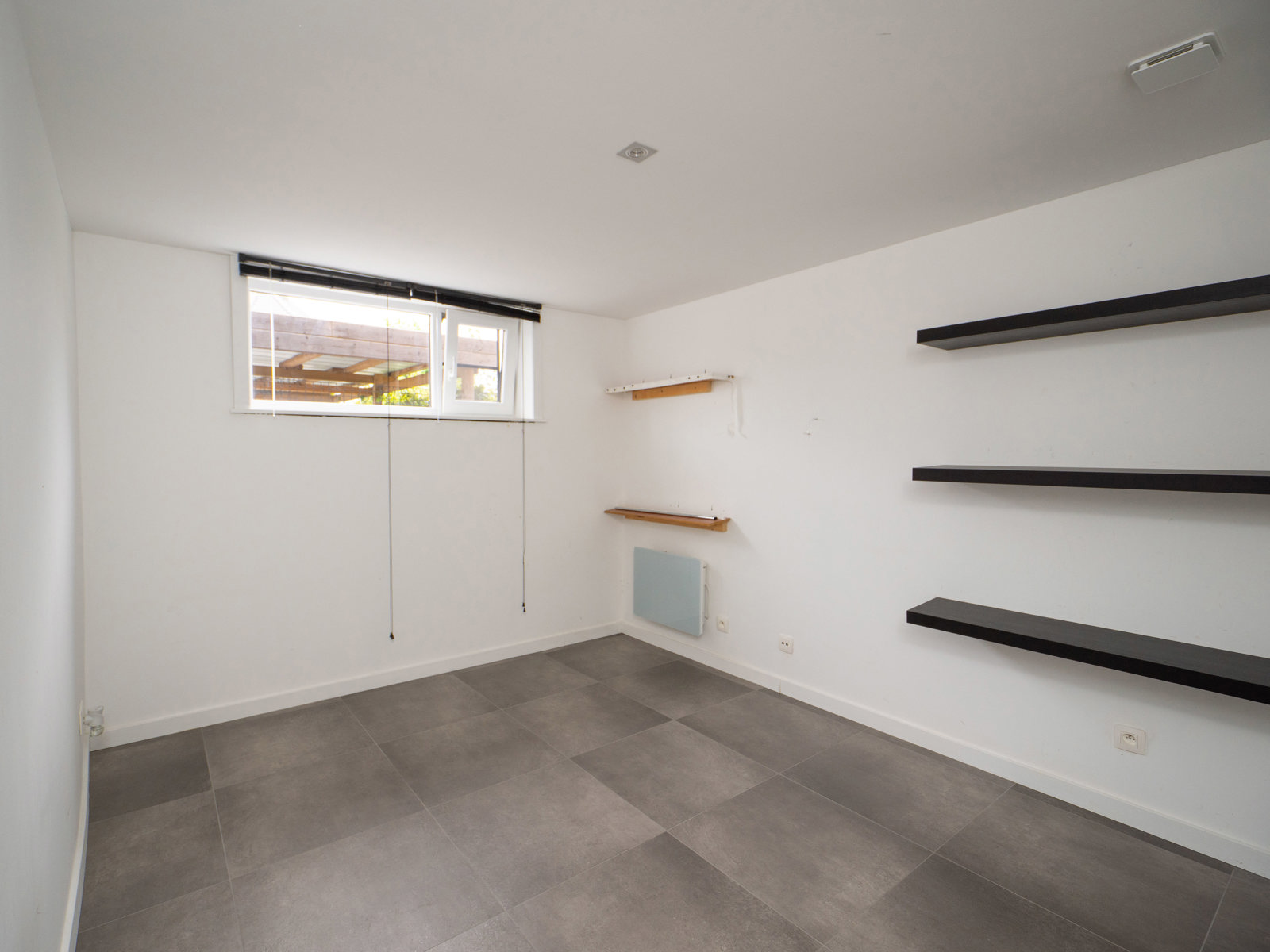 Maison 3 façades récente (2018) avec 4 chambres à Dottignies