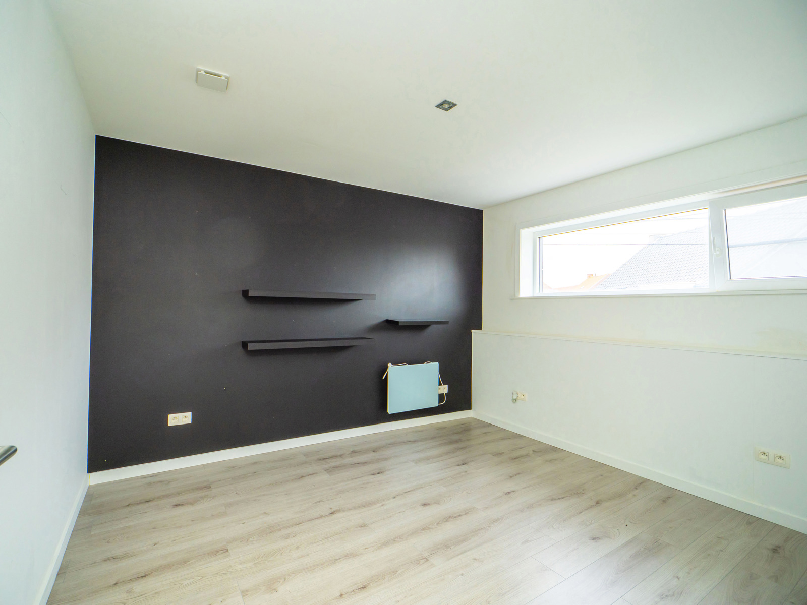 Maison 3 façades récente (2018) avec 4 chambres à Dottignies