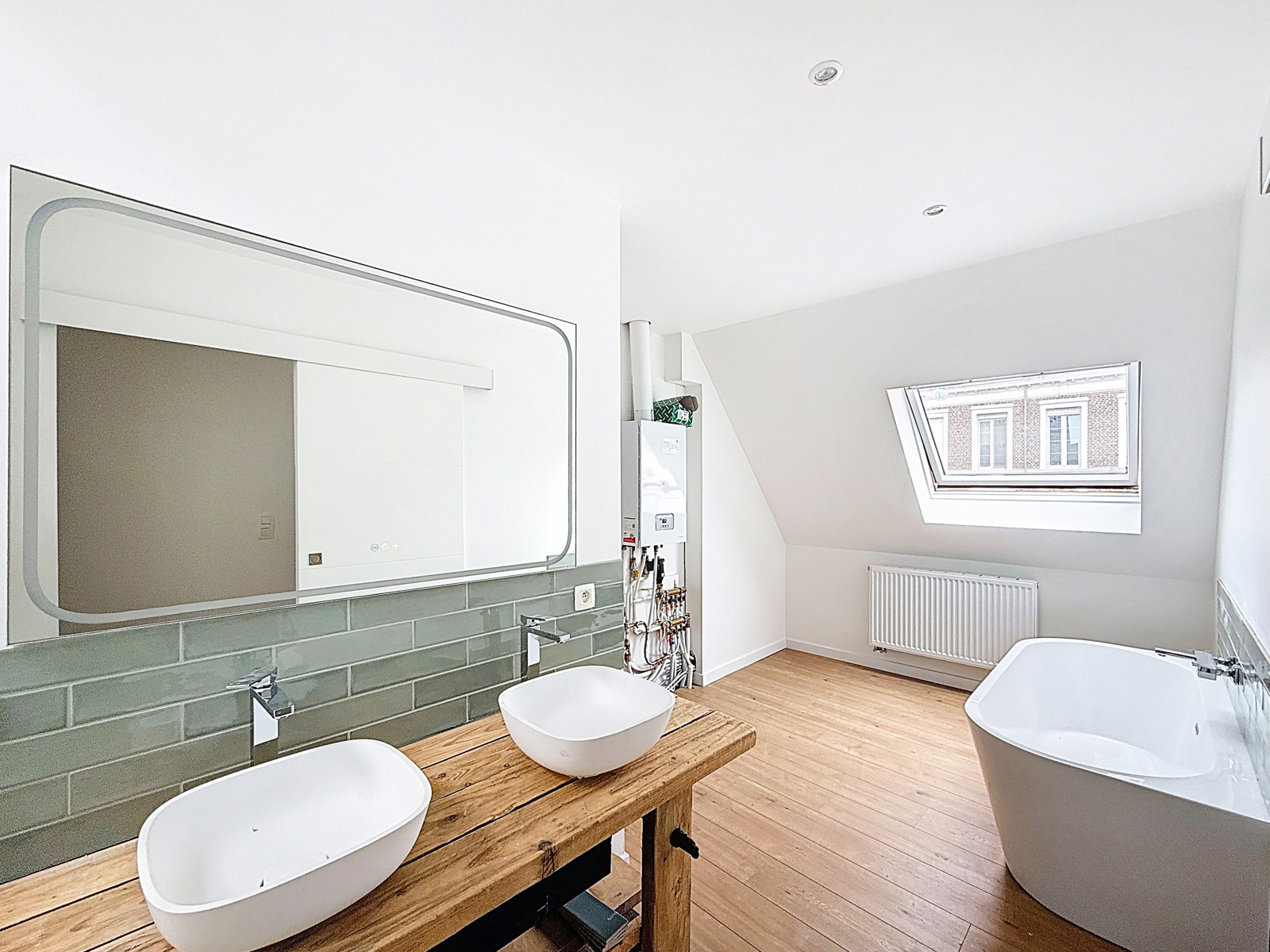 Maison avec jardin rénovée à Pecq