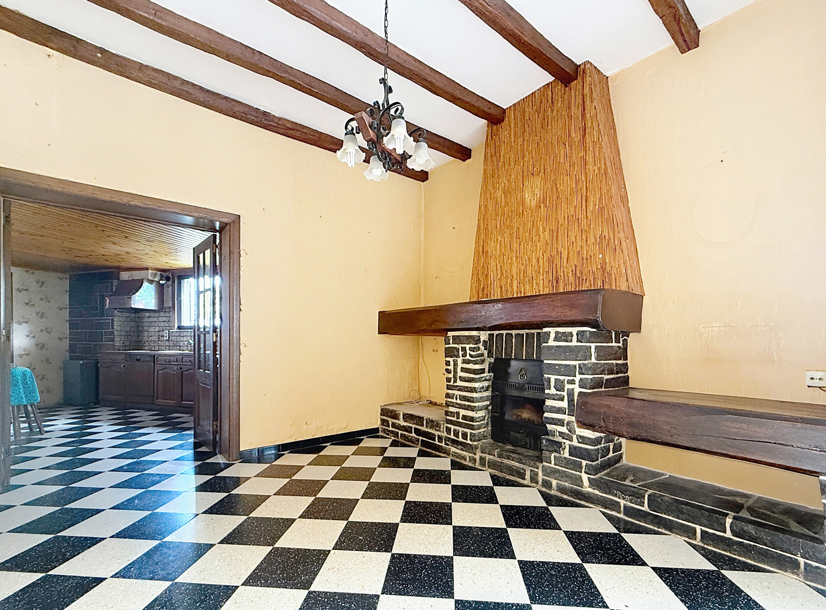 Maison 3 façades avec jardin et garage à rénover à Néchin