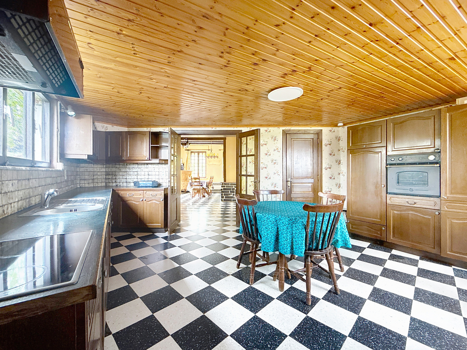 Maison 3 façades avec jardin et garage à rénover à Néchin