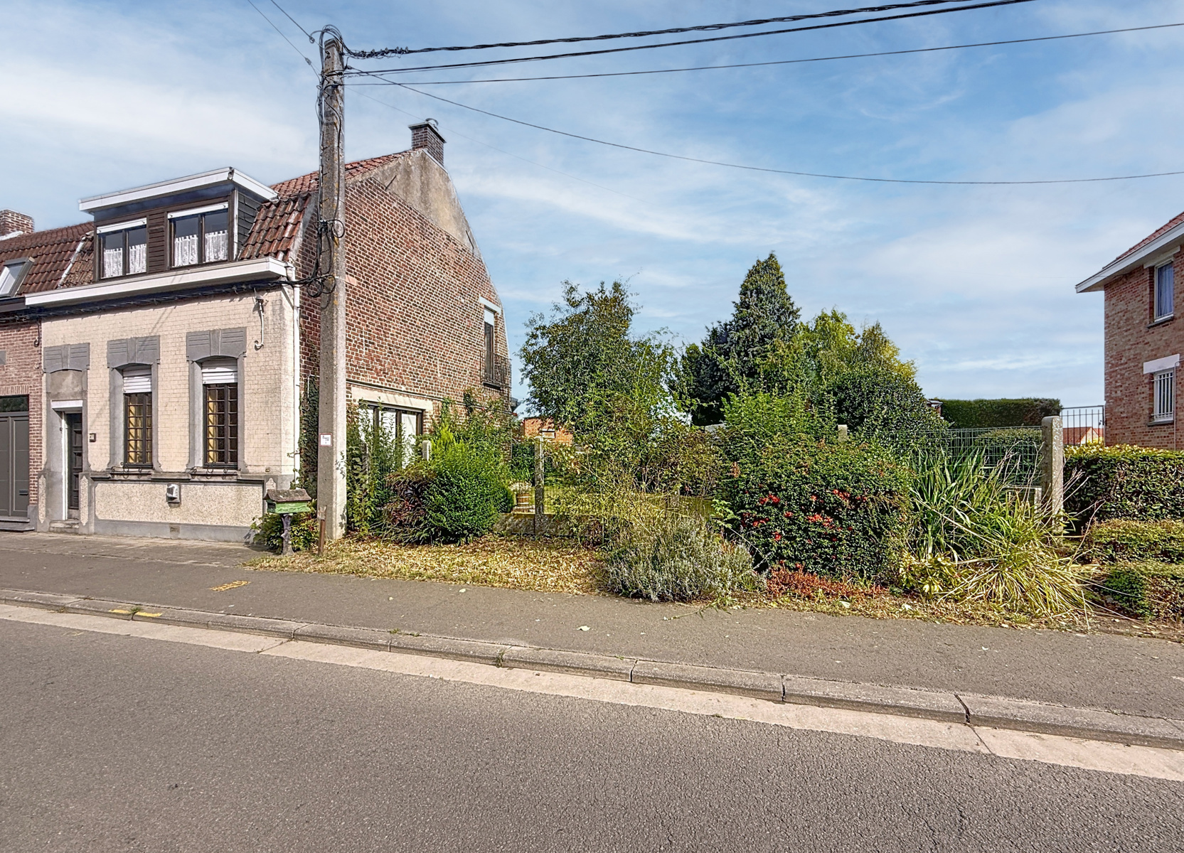 Maison 3 façades avec jardin et garage à rénover à Néchin