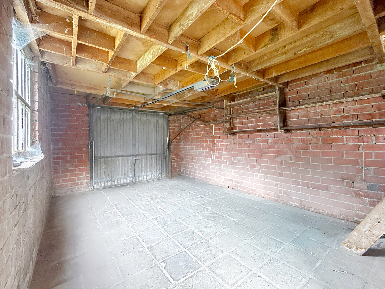 Maison 3 façades avec jardin et garage à rénover à Néchin