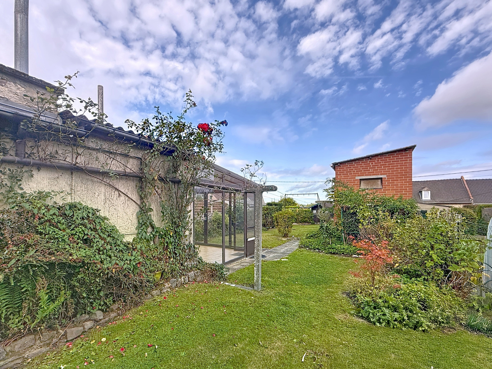 Maison 3 façades avec jardin et garage à rénover à Néchin