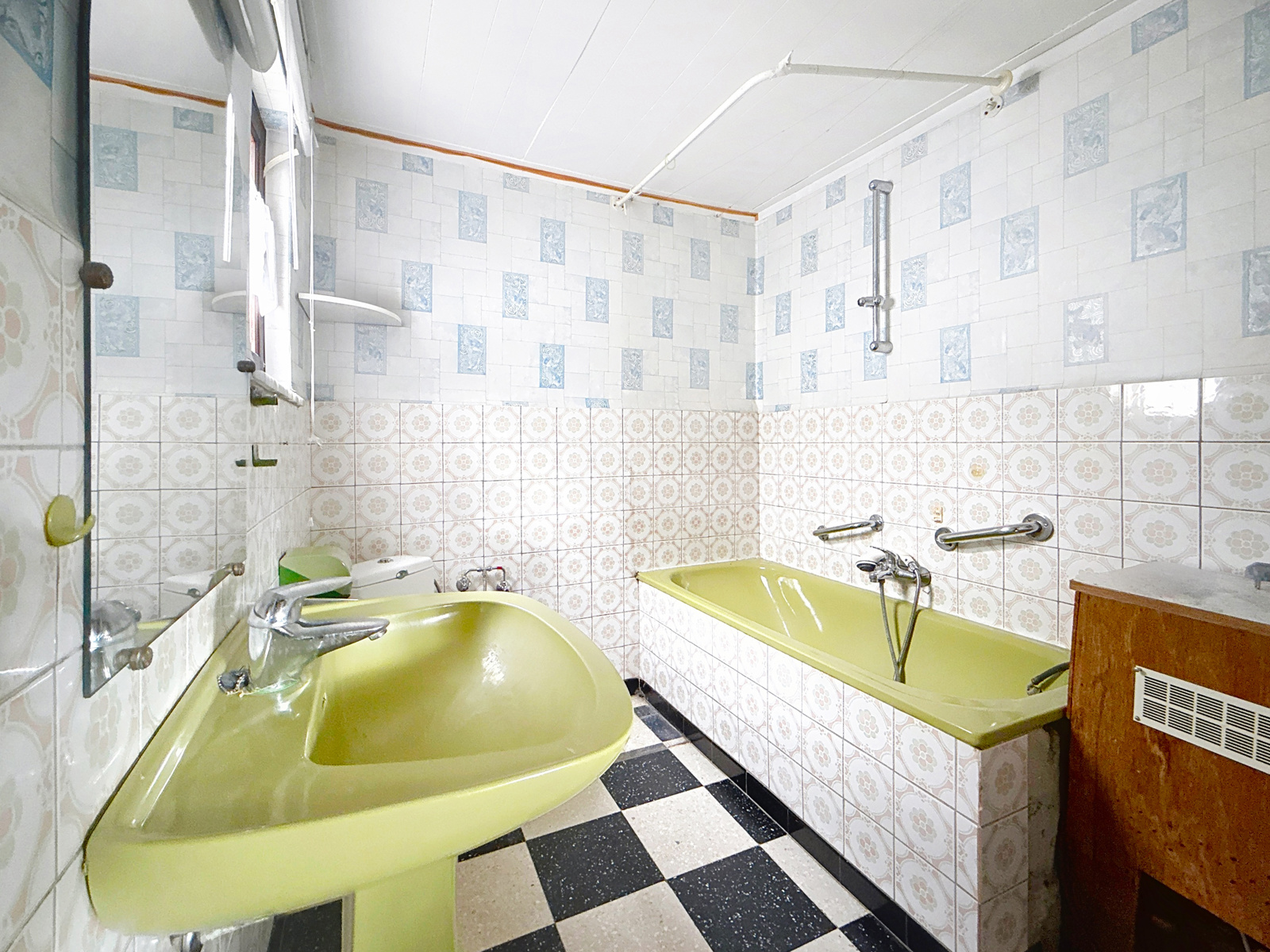 Maison 3 façades avec jardin et garage à rénover à Néchin