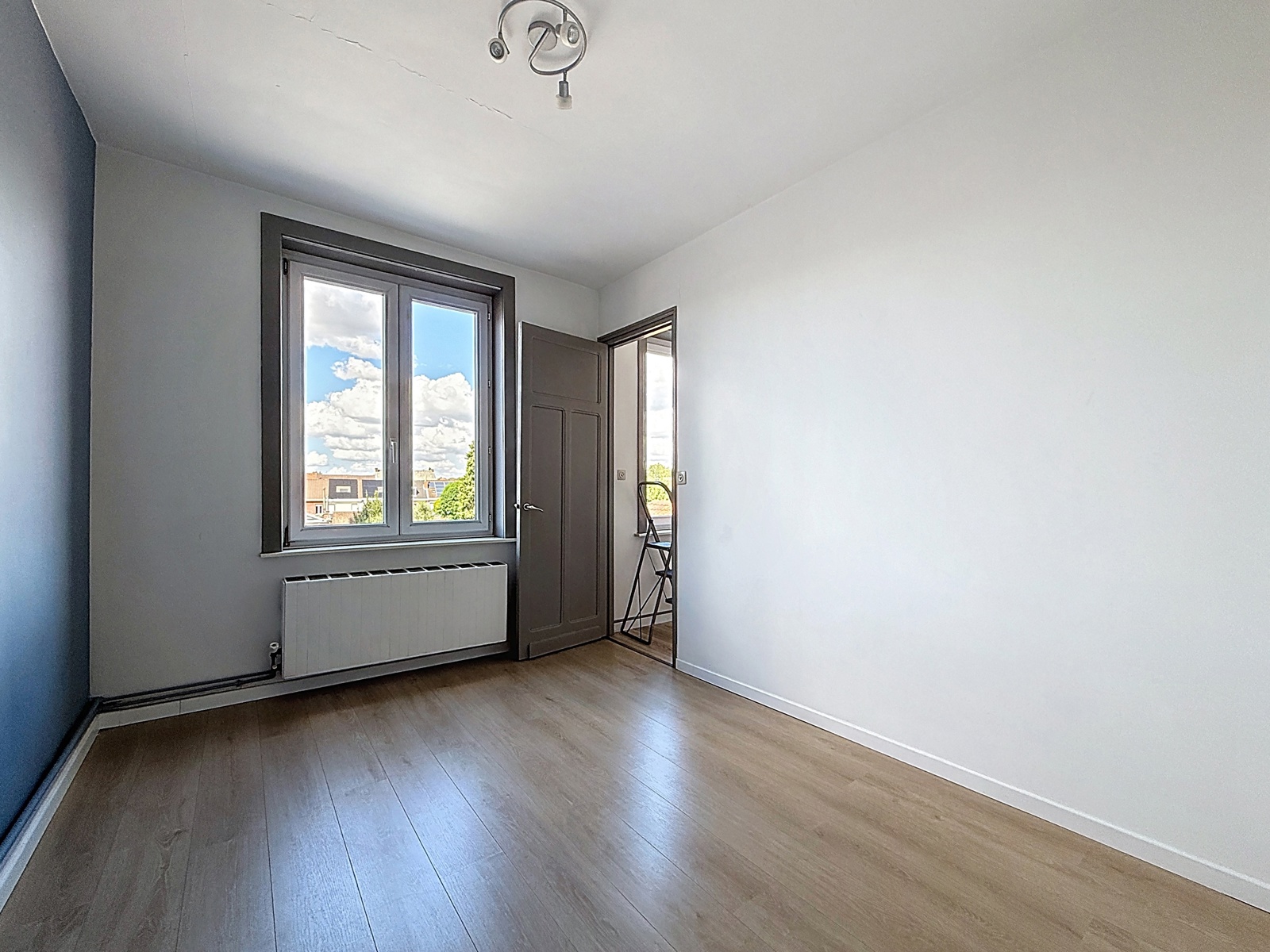 Maison 2 chambres avec jardin en plein centre-ville