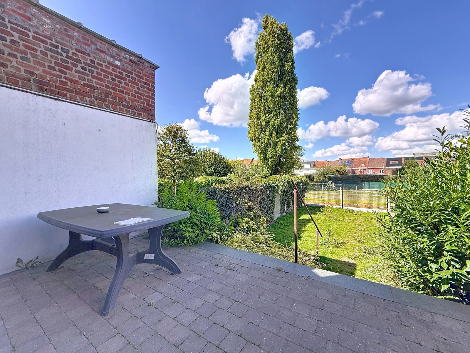 Maison 2 chambres avec jardin en plein centre-ville