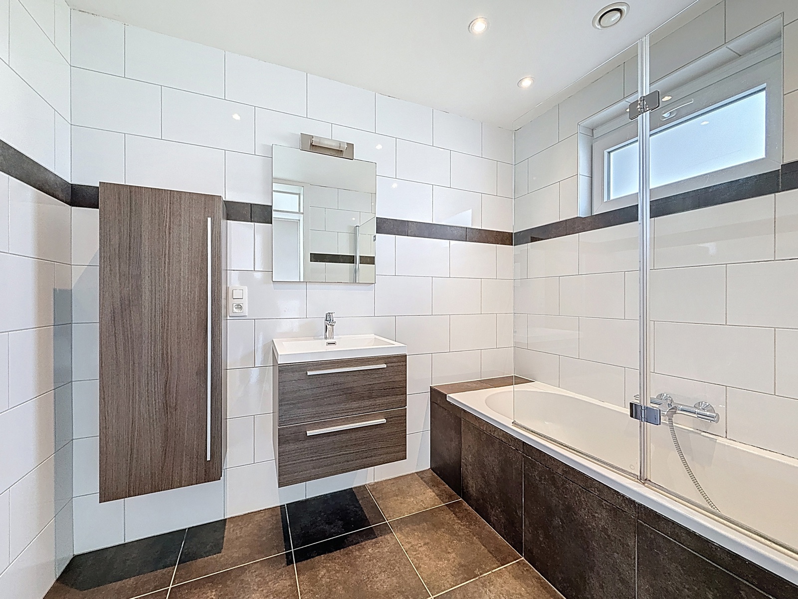 Maison 2 chambres avec jardin en plein centre-ville