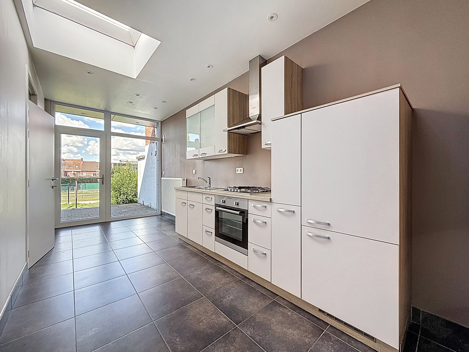 Maison 2 chambres avec jardin en plein centre-ville