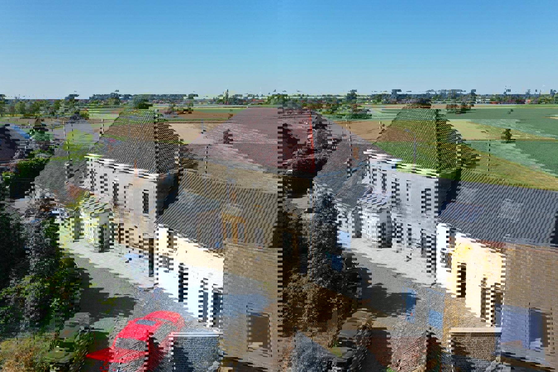 Grande ferme à rénover avec un énorme potentiel