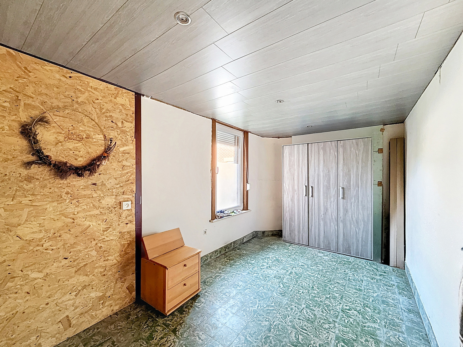 Maison 4 façades avec jardin et garage à rénover 