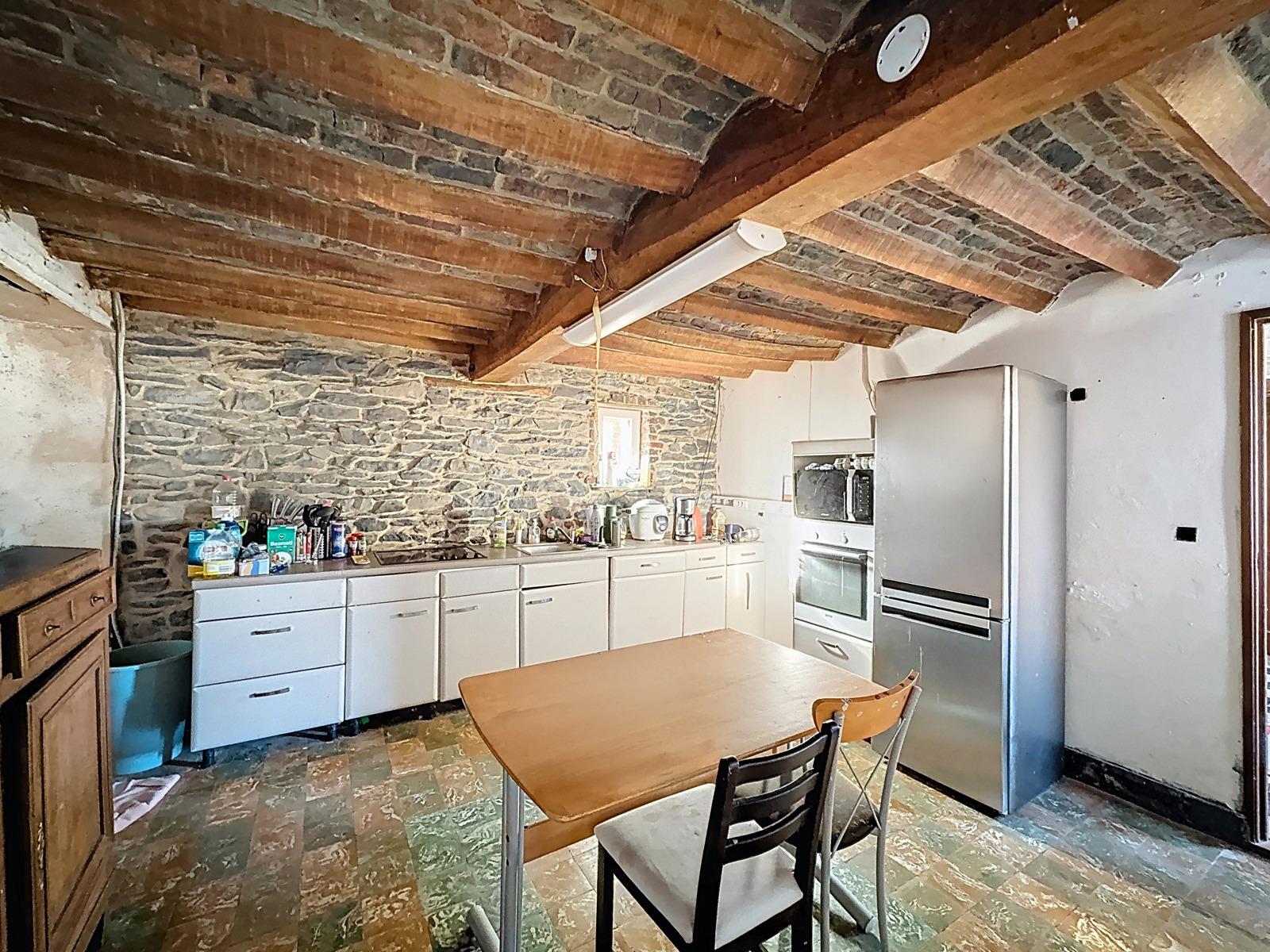 Maison 4 façades avec jardin et garage à rénover 